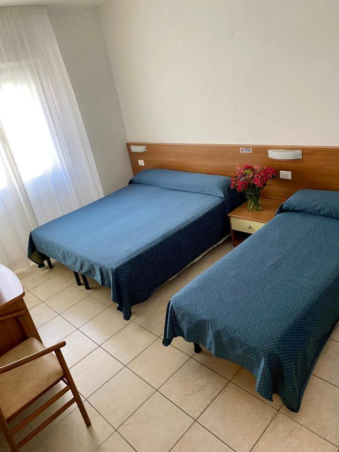 Hotel Ivana Лидо-ди-Езоло Экстерьер фото